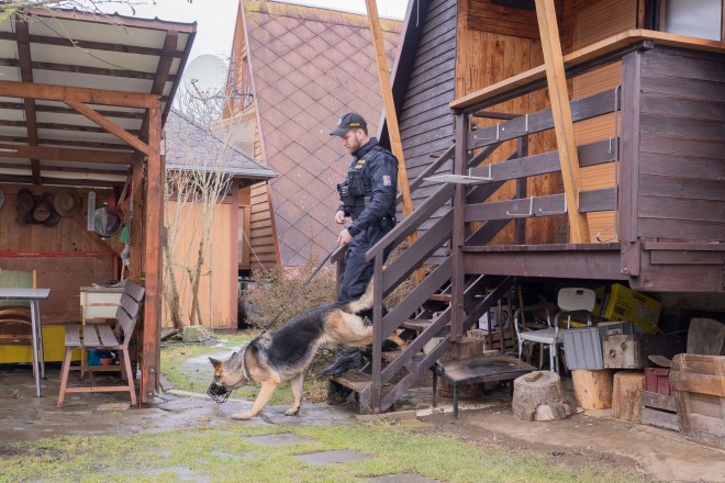 PČR kontrola chat Mezina.jpg